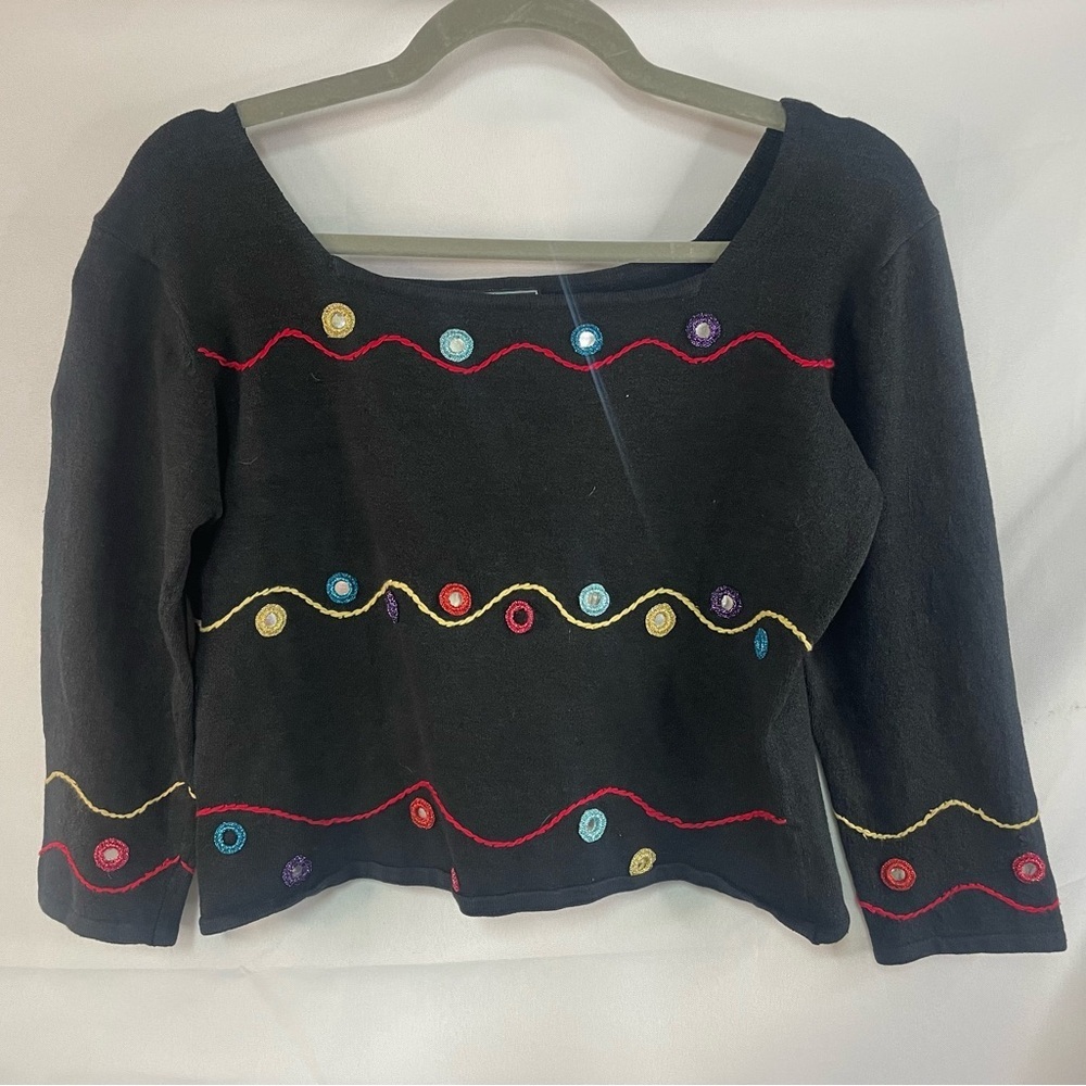 Takeout vintage crop top, this has the curated details. Missing one mirror.